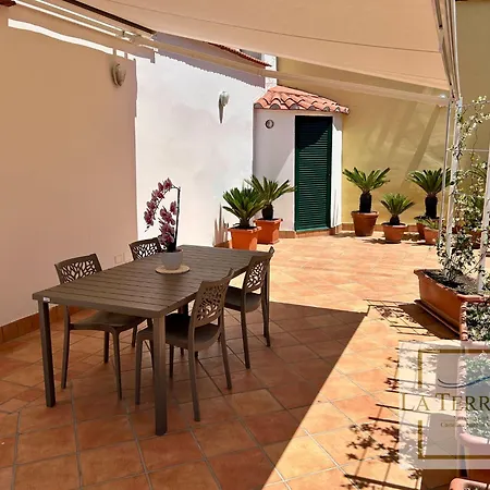 公寓 La Terrazza 卡斯特拉玛雷帝斯达比亚