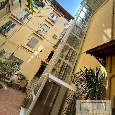 La Terrazza * 卡斯特拉玛雷帝斯达比亚